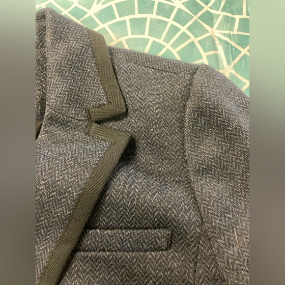 Loft fitted navy blue herringbone patterned blazer with satin-like black lapels. - Picture 3 of 4